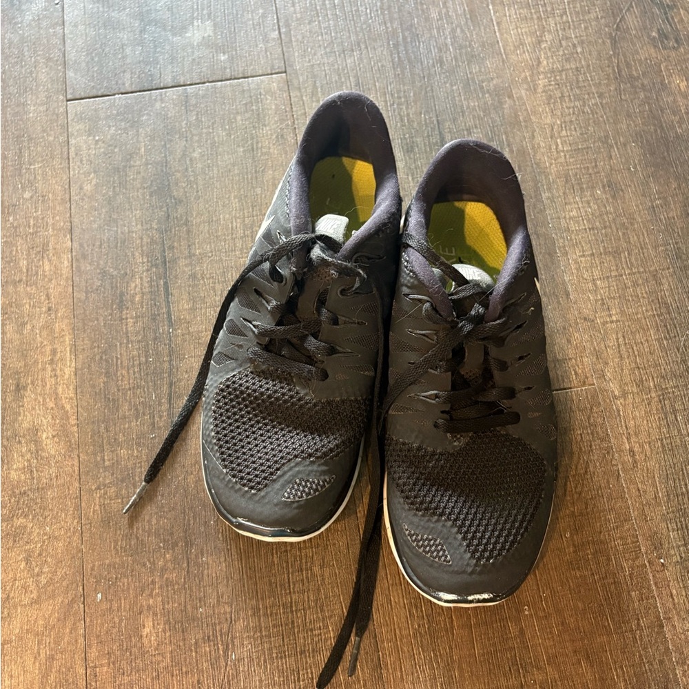 Women’s Black Nike Tennis Shoes